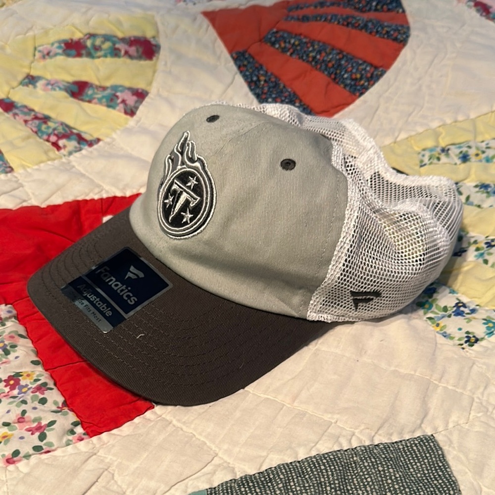 NEW Fanatics Titans Trucker Hat - Gray and White